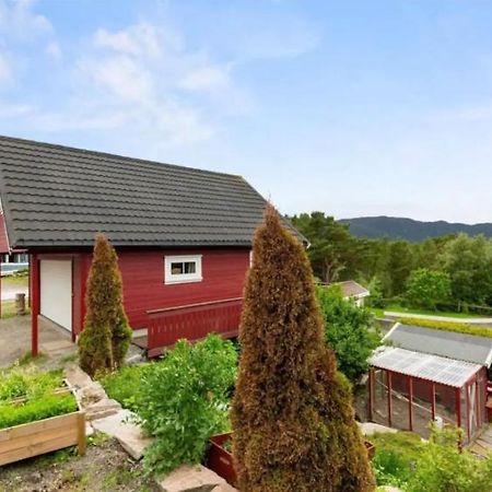 Leilighet Med Gratis Parkering Og Wifi Kristiansund Ngoại thất bức ảnh